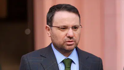 Bakan Gürlek, Özel ve Emir'den kazandığı 150 bin liralık tazminatı AFAD'a bağışladı