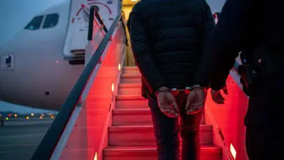 7 ülkede operasyon: 61 firari suçlu Türkiye’ye getirildi