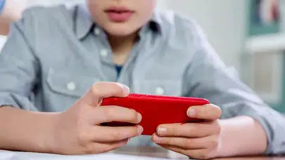 Sosyal medyada 15 yaş altına sınır teklifi komisyonda kabul edildi