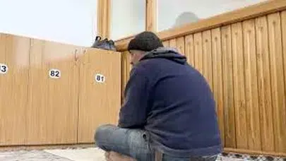 İnşaat işçisinden örnek davranış: Camiyi kirletmemek için çözüm buldu