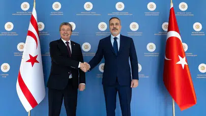 Dışişleri Bakanı Fidan, KKTC Başbakanı Üstel ile  bir araya geldi