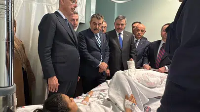 Bakanlar Kahramanmaraş’ta yaralıları hastanede ziyaret etti
