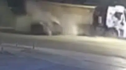 Ankara’da feci kaza: Kamyona çarpan otomobilde 4 kişi hayatını kaybetti