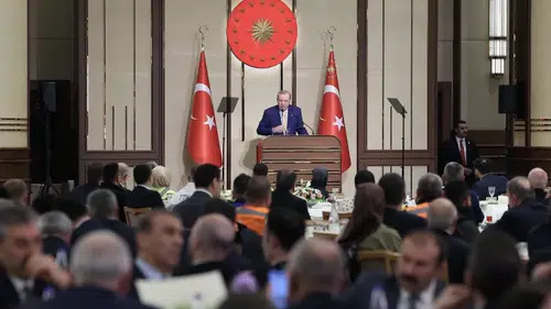 Cumhurbaşkanı Erdoğan: “Zihnen ve fikren fosilleşmiş güruhun hezeyanlarına gülüp geçiyoruz”