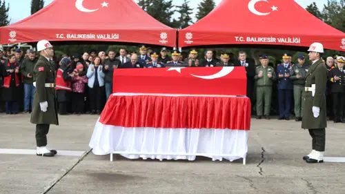 Balıkesir'de F-16 uçağının kaza kırıma uğraması sonucu şehit olan pilot için tören düzenlendi