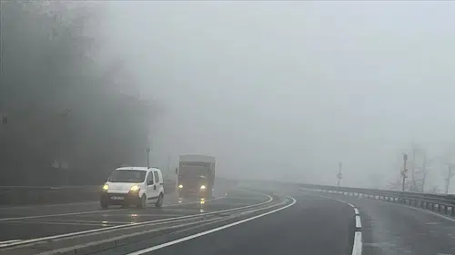 D-100 kara yolunun Bolu Dağı kesiminde sağanak ve sis etkisini gösterdi