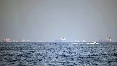 Hürmüz Boğazı çevresinde binden fazla gemi mahsur kaldı