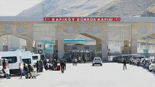 Türkiye-İran sınırındaki gümrük kapılarında günübirlik yolcu geçişleri durduruldu