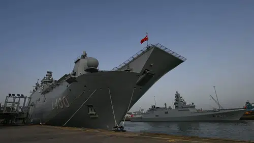 İngiltere'nin Southampton Limanı'na demirleyen TCG Anadolu gemisinde Türk savunma sanayisi tanıtıldı