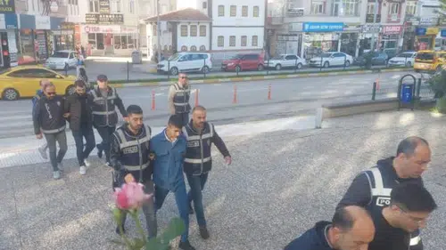 İstanbul merkezli sahte pırlanta operasyonunda 81 gözaltı