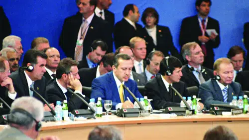 İstanbul 2004: NATO’nun dönüşüm zirvesi ve Türkiye’nin stratejik rolü