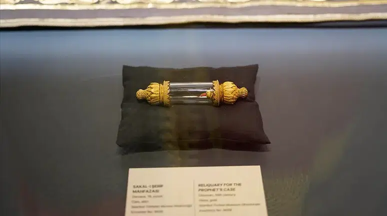 "Osmanlı Sultanlarının Sevdası: Kutsal Emanetler" sergisi Rami Kütüphanesi'nde açıldı