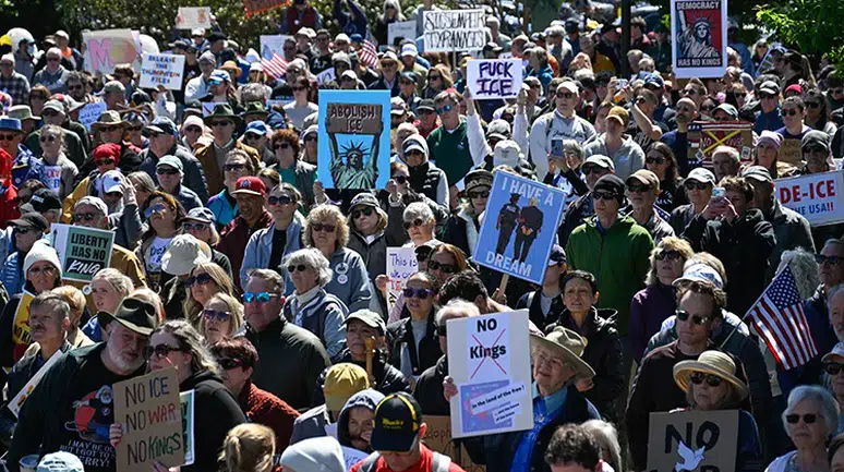 ABD'de, Trump yönetimine karşı "Krallara Hayır" protestosu düzenlendi