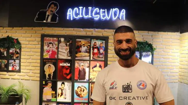 Avustralyalı Webby, ülke ülke gezerek yemek yarışmalarına katılıyor