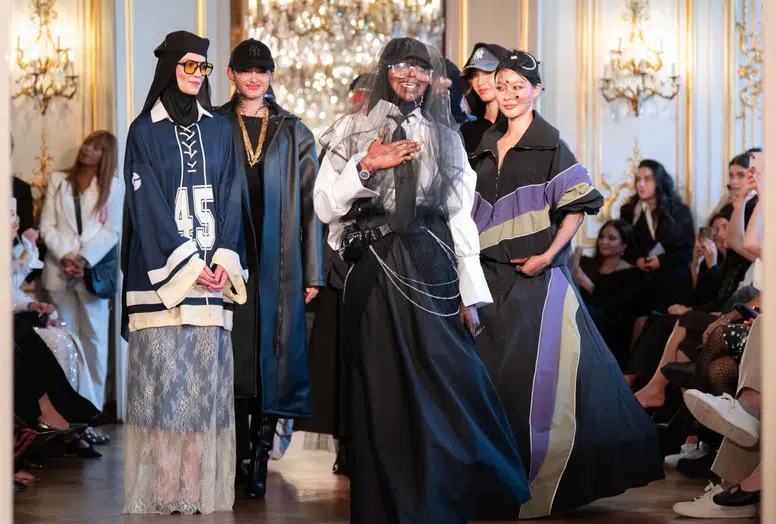 Paris’te mütevazı moda devrimi: Şanzelize’de başörtüsü ve tasarım rüzgarı