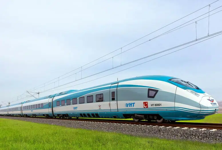 Türkiye’nin milli elektrikli hızlı treni hız rekorunu 240 kilometreye taşıdı