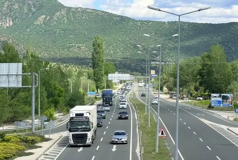 D-100’ün Çankırı geçişinde ağır tonajlı araçlara bayram tedbiri