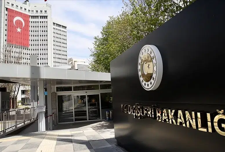 Dışişleri Bakanlığı: "Karadeniz’de saldırıya uğrayan Türk sahipli gemide 2 vatandaş hafif yaralandı"
