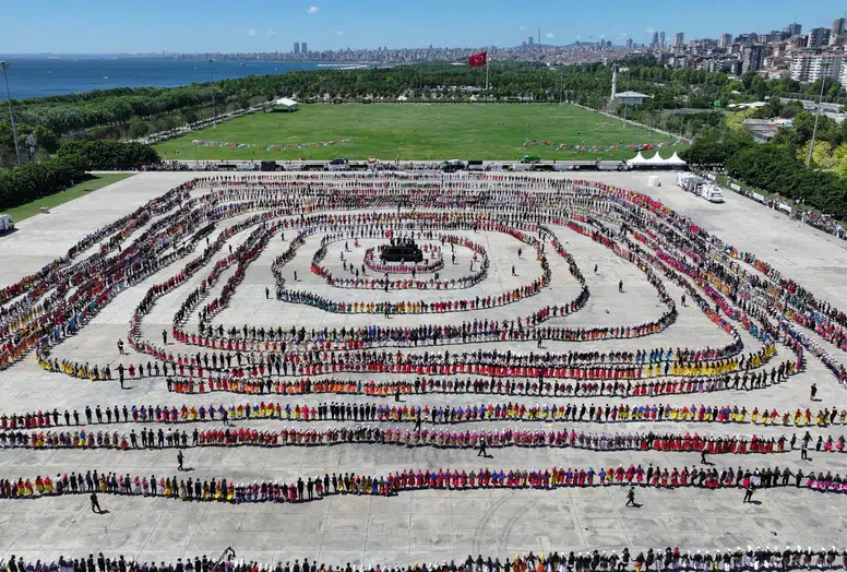 İstanbul’da 5 bin kişilik horonla Guinness rekoru kırıldı