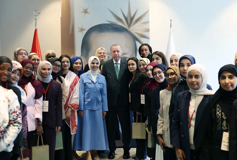 Cumhurbaşkanı Erdoğan, “Genç Müslüman Kadınlar Liderlik Programı” katılımcılarıyla görüştü