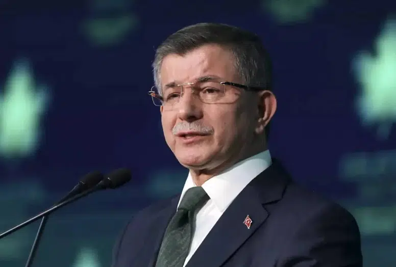 Ahmet Davutoğlu siyasetten çekildiğini açıkladı