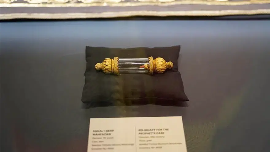 "Osmanlı Sultanlarının Sevdası: Kutsal Emanetler" sergisi Rami Kütüphanesi'nde açıldı