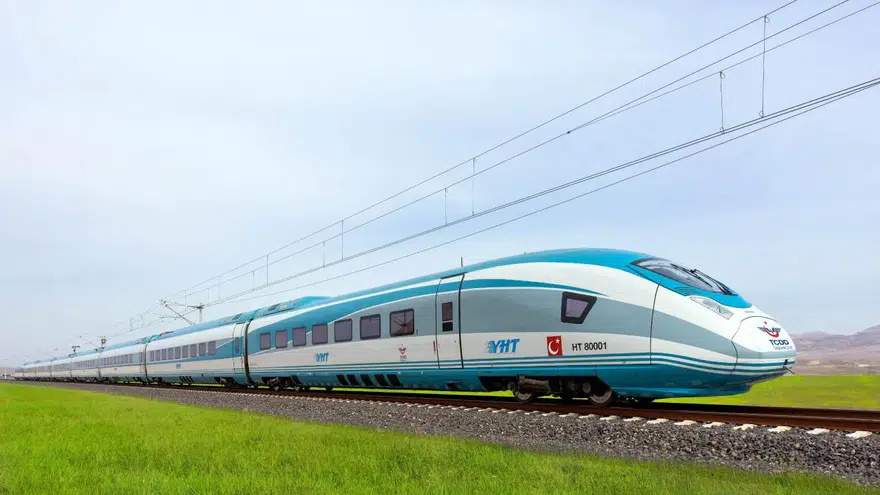 Türkiye’nin milli elektrikli hızlı treni hız rekorunu 240 kilometreye taşıdı
