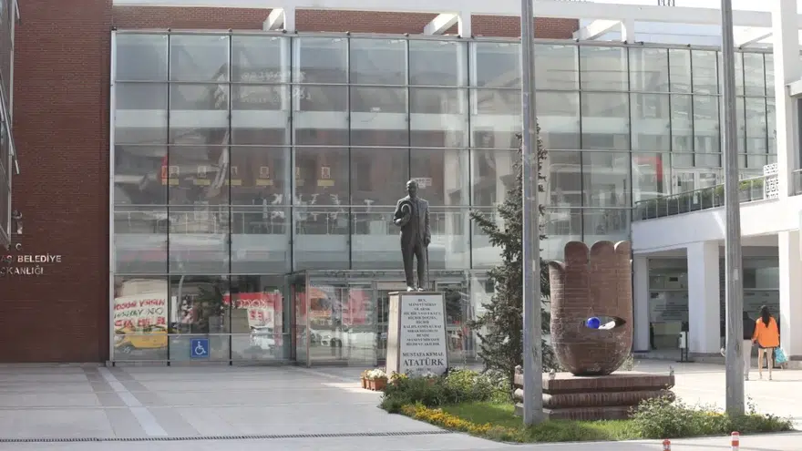 Eskişehir’de Tepebaşı Belediyesine operasyon: 60 şüpheli hakkında gözaltı kararı