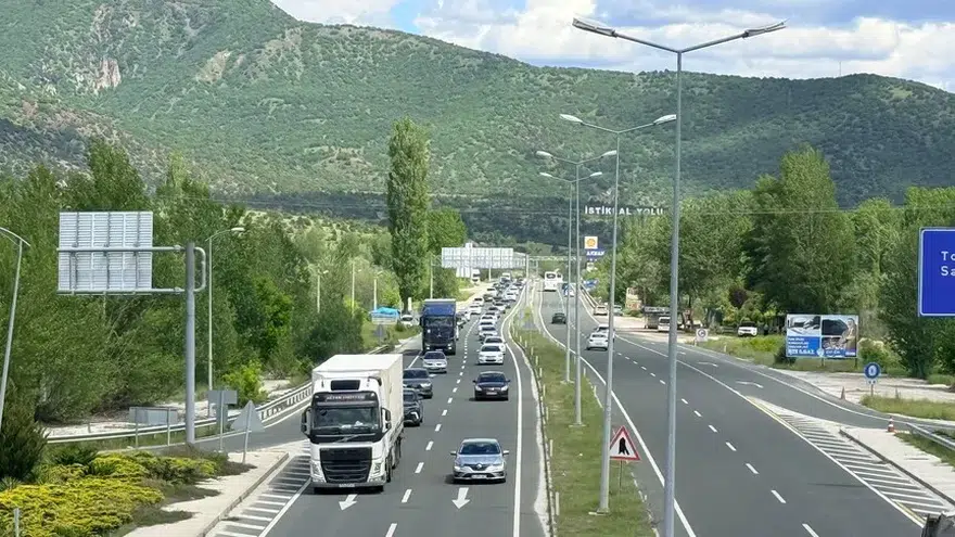D-100’ün Çankırı geçişinde ağır tonajlı araçlara bayram tedbiri