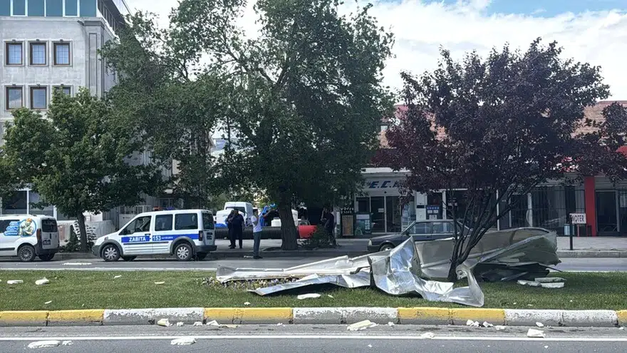 Erzincan’da kuvvetli rüzgar etkili oldu