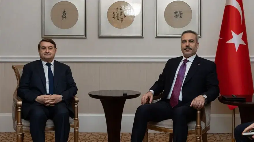 Dışişleri Bakanı Fidan, Rusya Devlet Başkanı danışmanları Medinskiy ve Levitin ile görüştü