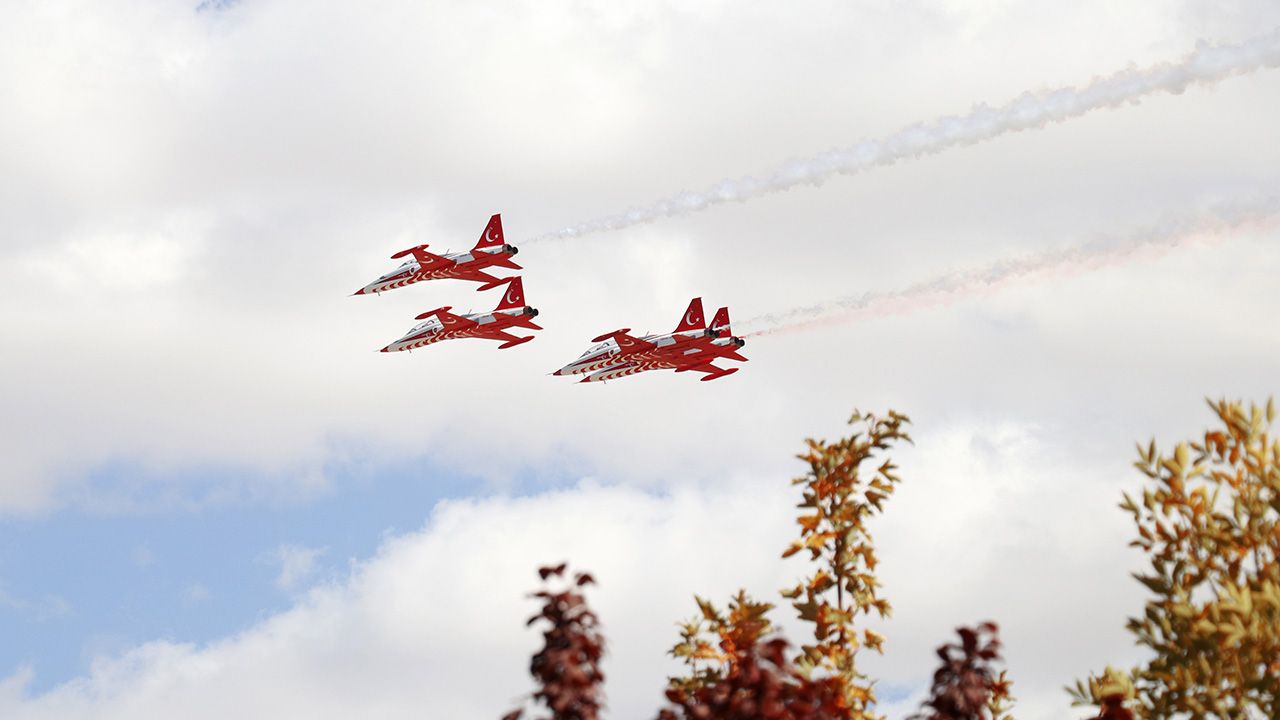 "Türk Yıldızları" eğitim uçuşu gerçekleştirdi 1