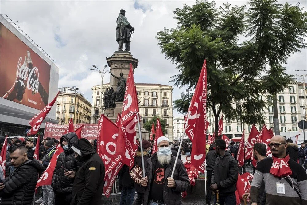 Napoli'de işsizlik ve işten çıkarmalara karşı gösteri düzenlendi 3