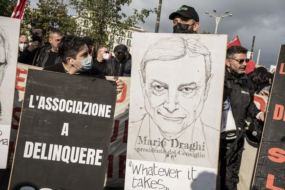 Napoli'de işsizlik ve işten çıkarmalara karşı gösteri düzenlendi 7