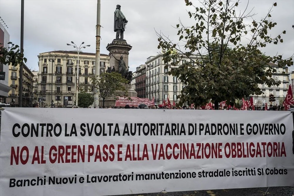 Napoli'de işsizlik ve işten çıkarmalara karşı gösteri düzenlendi 1