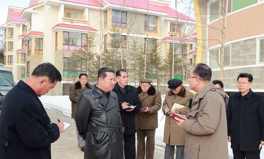 Kuzey Kore Lideri Kim, proje şehri Samjiyon'da 7