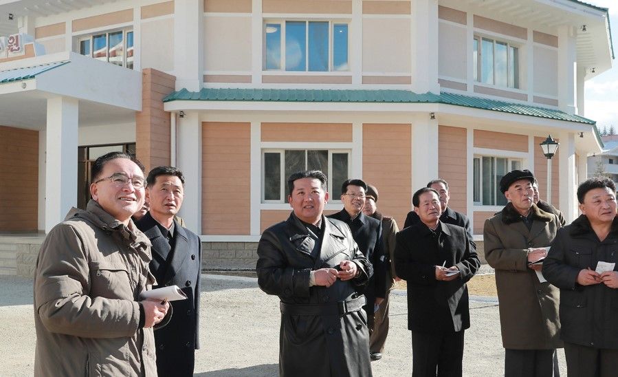 Kuzey Kore Lideri Kim, proje şehri Samjiyon'da 10