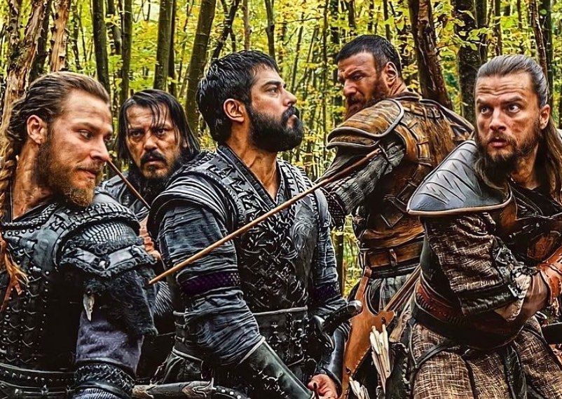 Burak Özçivit'in alenen hakeretten hapsi isteniyor 4