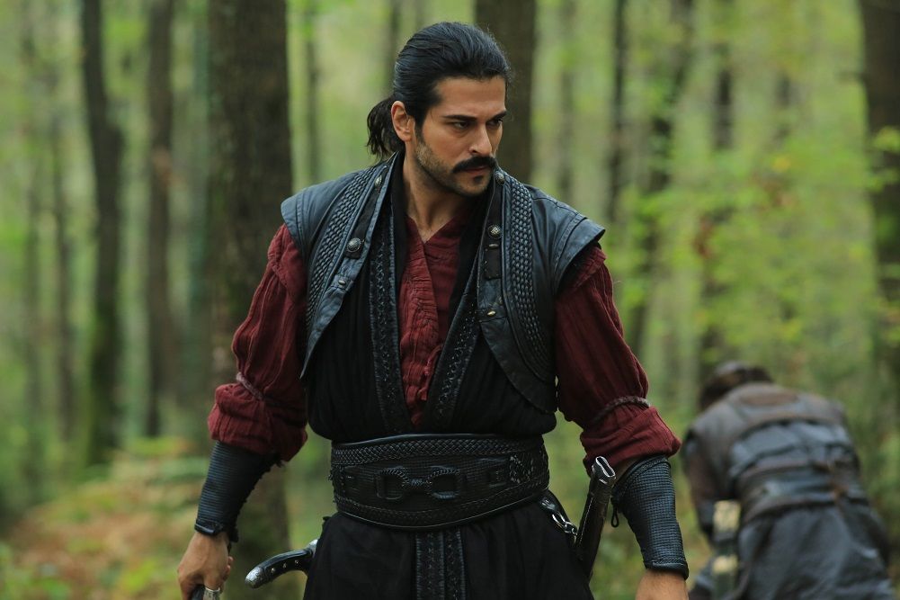 Burak Özçivit'in alenen hakeretten hapsi isteniyor 3