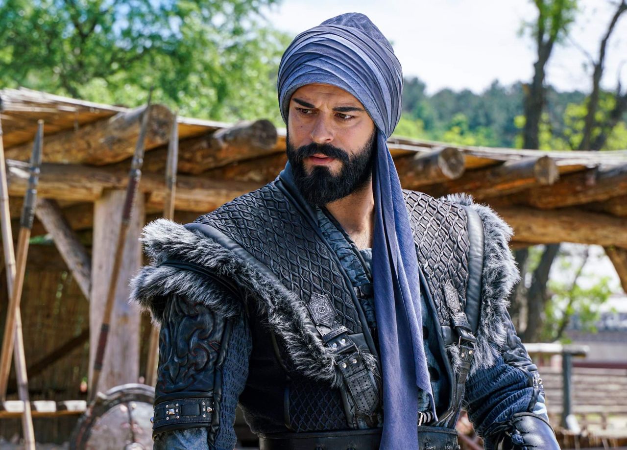 Burak Özçivit'in alenen hakeretten hapsi isteniyor 6