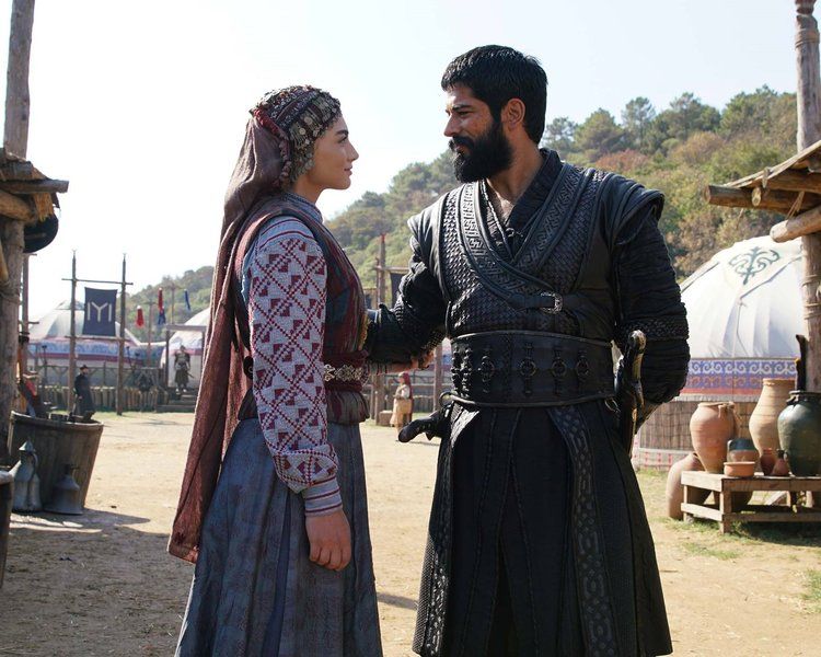 Burak Özçivit'in alenen hakeretten hapsi isteniyor 8