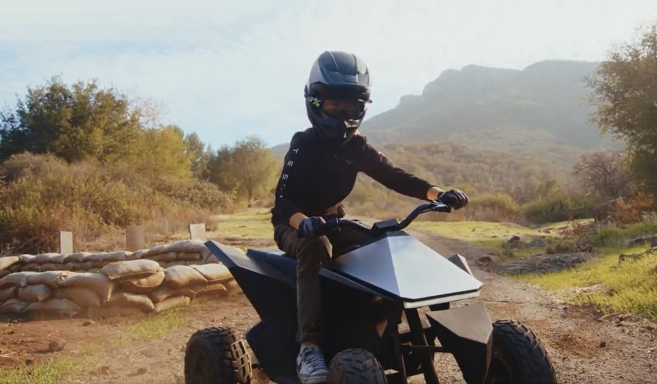 Tesla, çocuklar için geliştirdiği aracı satışa sunuyor 4