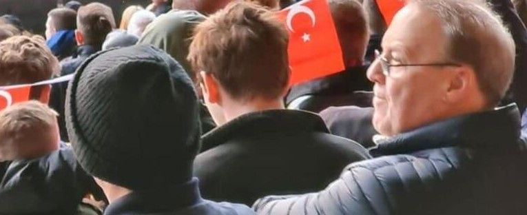 Acun Ilıcalı'ya Hull City taraftarından Türk bayraklı mesaj 12