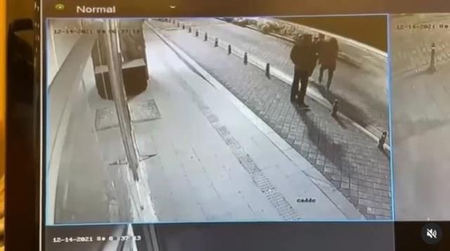Pantolonunu indirip kadının üzerine işedi 3
