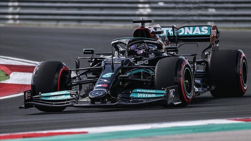 F1 pilotu Lewis Hamilton şövalyelik nişanı aldı 3