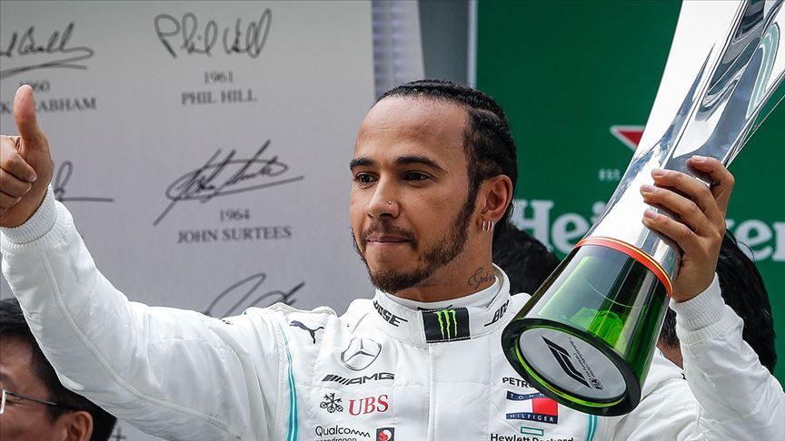 F1 pilotu Lewis Hamilton şövalyelik nişanı aldı 1
