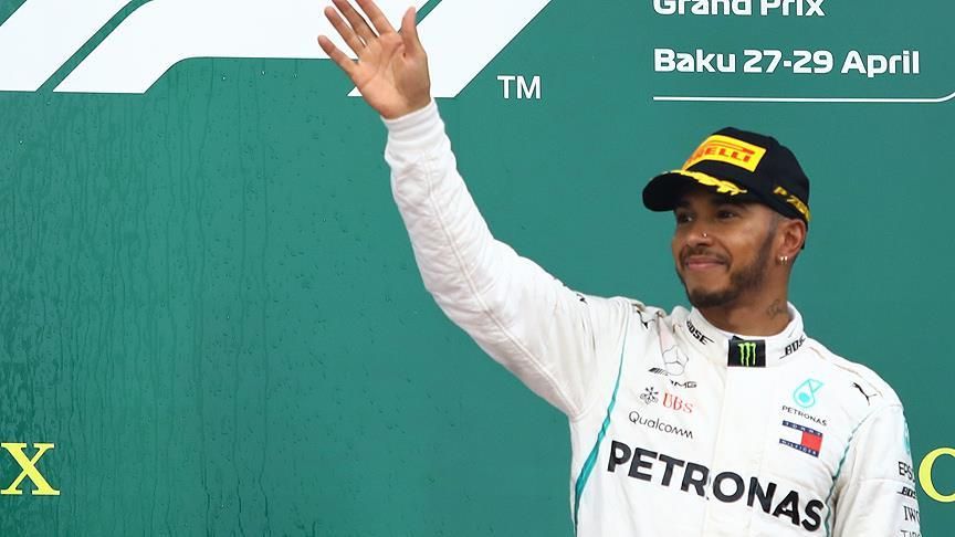 F1 pilotu Lewis Hamilton şövalyelik nişanı aldı 7