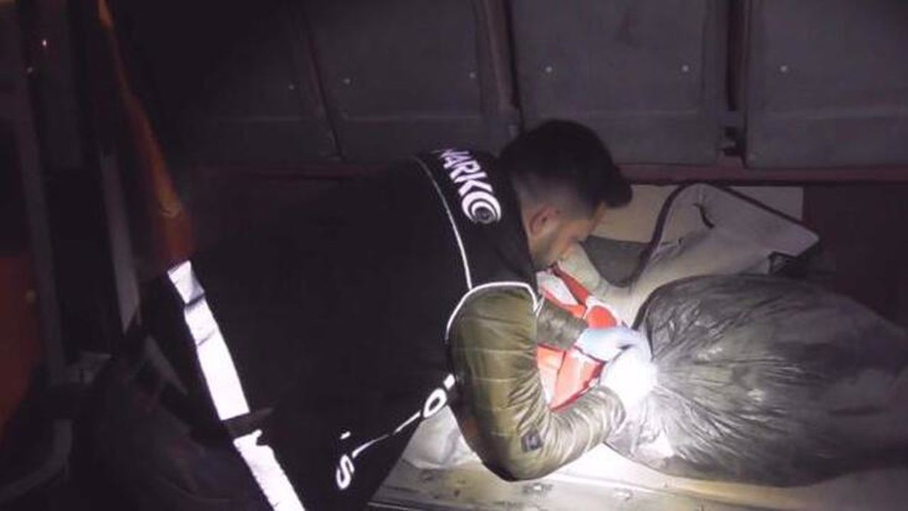 Osmaniye’de, CHP’ye ait minibüste uyuşturucu ele geçirildi