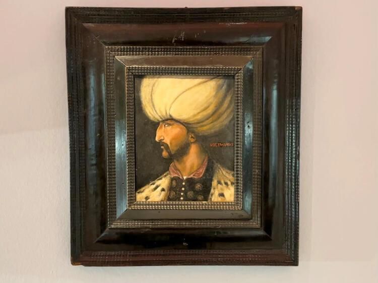 Çatı katında Kanuni Sultan Süleyman'a ait bir portre bulundu 10