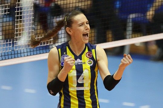 Eda Erdem, Mesut Özil'i geçti 4